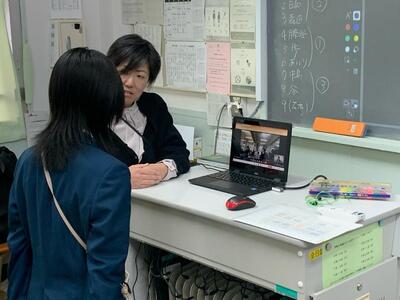 5月13日、本日の4時限目にインテリアデザイン科の3年生が東淀工業高校の3年生の皆さんとオンラインで交流授業を行いました。この授業は、お互いの得意な専門性を持ち寄っ (4).jpg