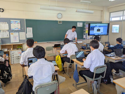 豊能町立吉川中学校_01.jpg