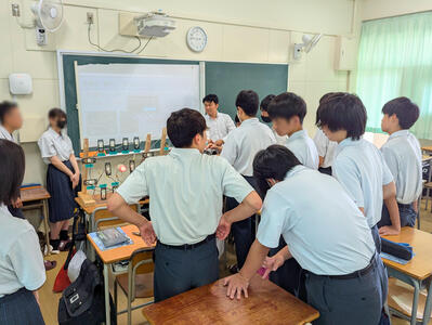 R07_Mikuni01.jpg