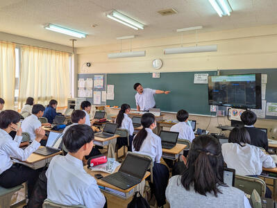 豊能町立吉川中学校_02.jpg