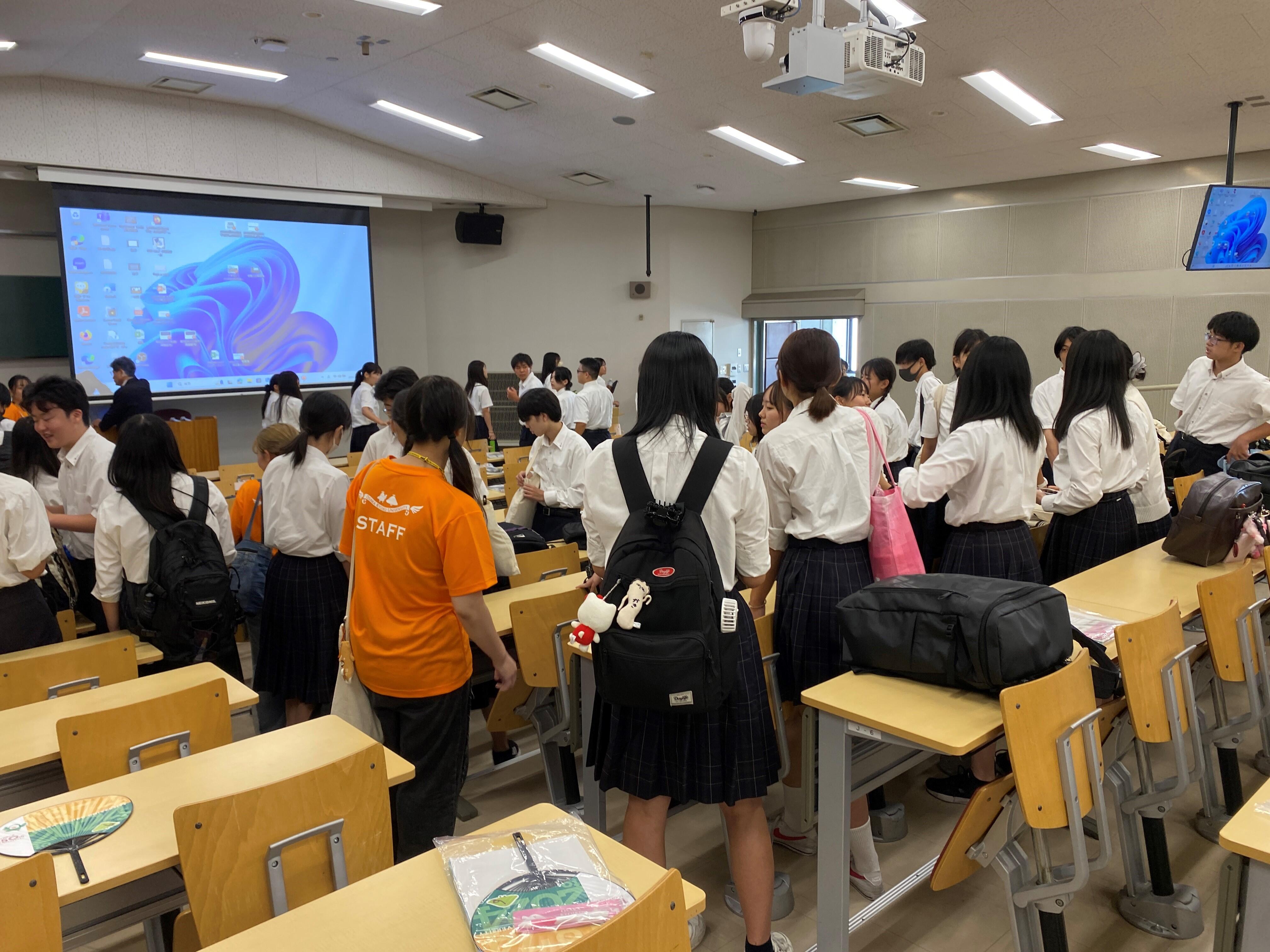 大学生によ大学生による学内ツアー.jpg